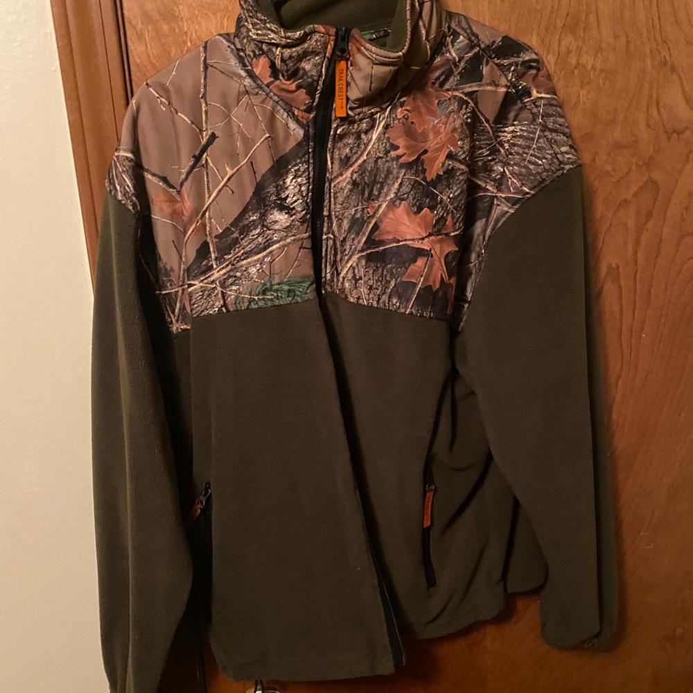 Mens trail crest pullover hoodie . Size large
